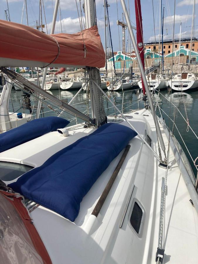 Sea Bloom - Sleep & Sail In Tejo Hotell Lisboa Exteriör bild
